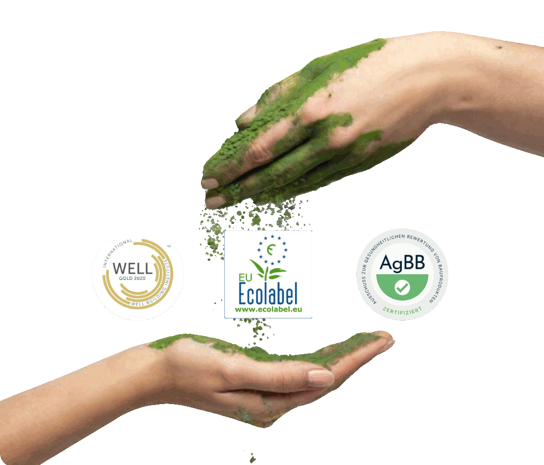 Hände mit grünen Farbpigmenten und Nachhaltigkeitszertifikaten von Mynt